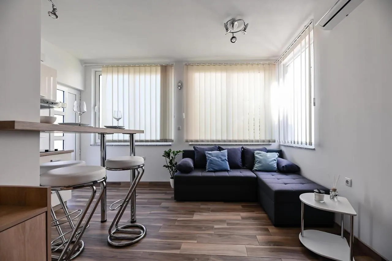 Remi Apartment Sukosan