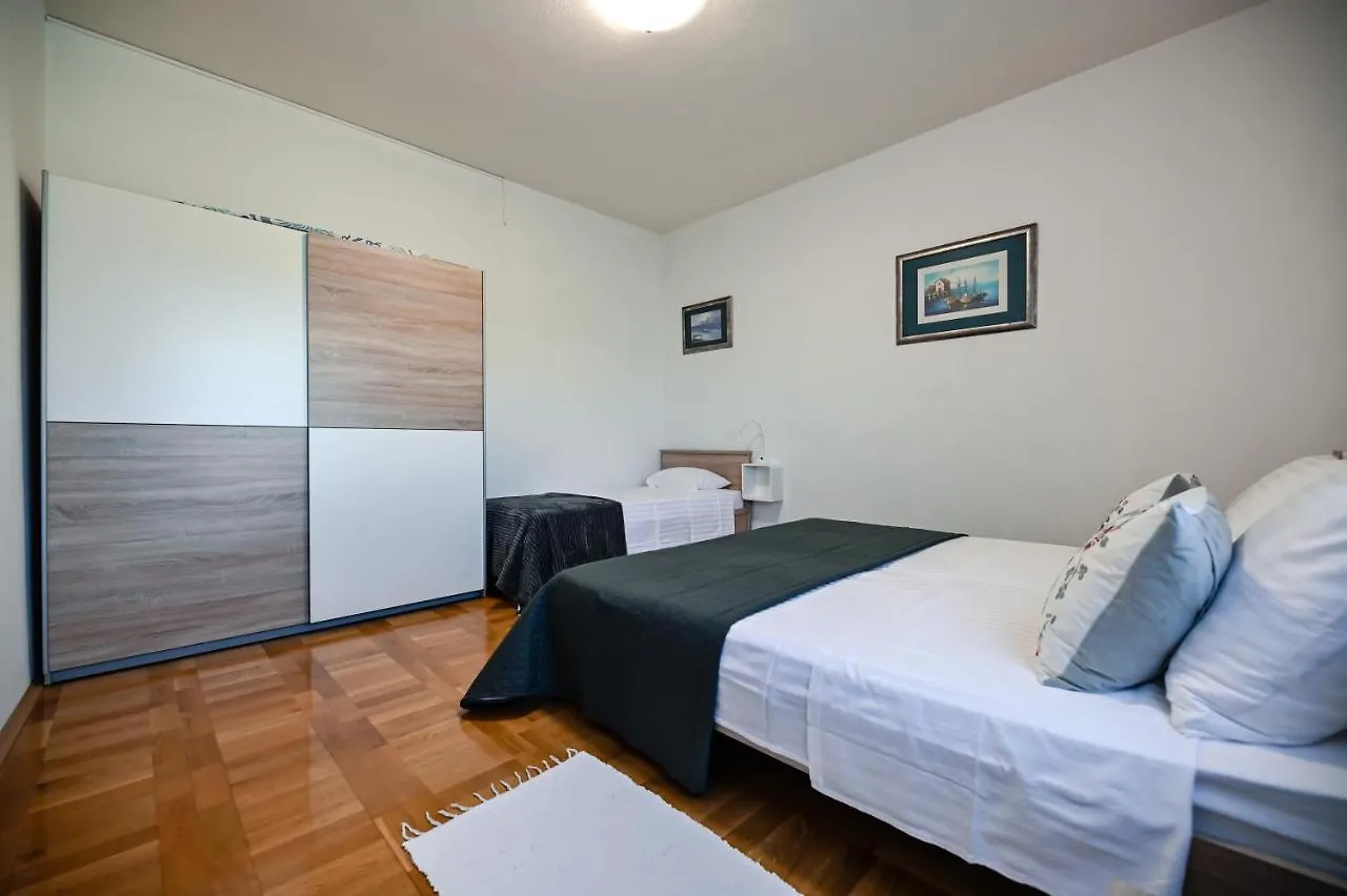 Remi Apartment Sukosan