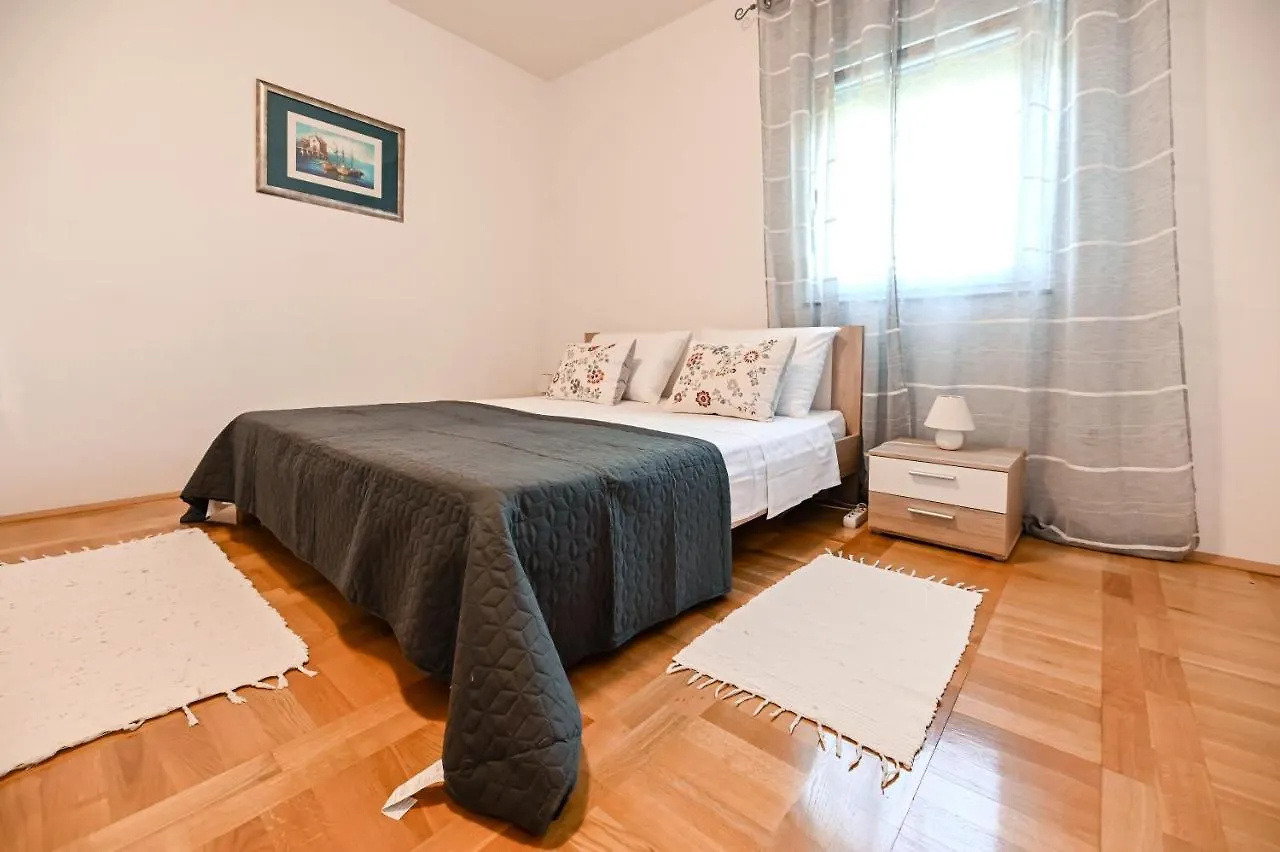 Remi Apartment Sukosan