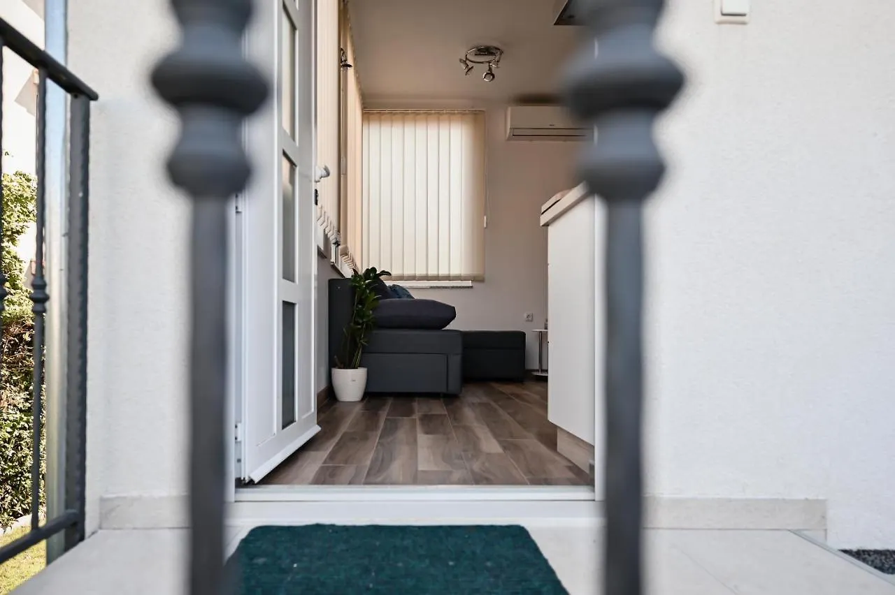 Remi Apartment Sukosan